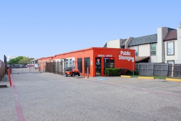 Storage Units at Public Storage - Dallas - 10540 Walnut Street - 10540 Walnut Street