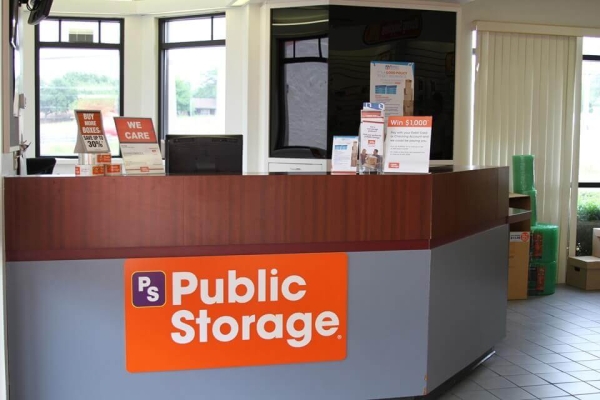 Facility photo: //images.sparefoot.com/medium/213567687f917ff40f7.jpg