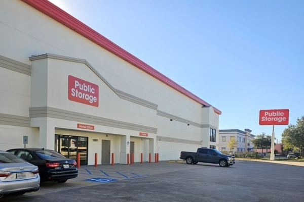 Storage Units at Public Storage - Houston - 10801 Katy Freeway - 10801 Katy Freeway