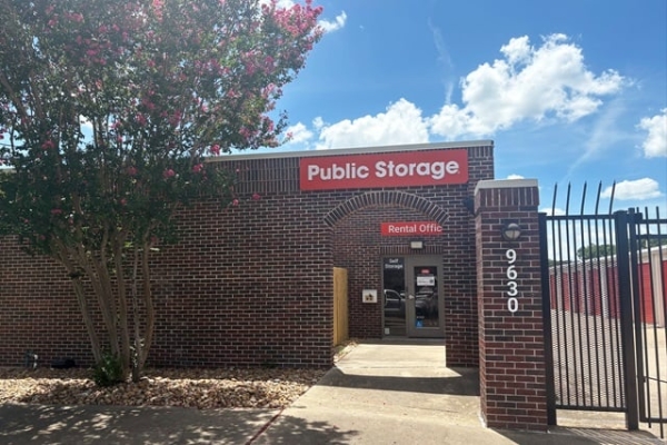 Storage Units at Public Storage - Houston - 9630 Hillcroft Street - 9630 Hillcroft Street