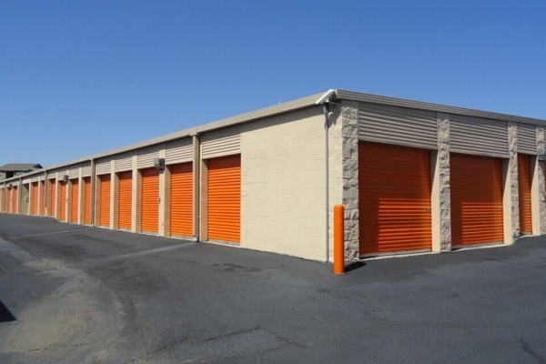 Facility photo: //images.sparefoot.com/medium/2135846880df9e4544f.jpg