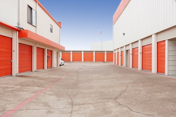 Facility photo: //images.sparefoot.com/medium/2135886a0c6676e5f4e.jpg