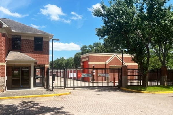 Storage Units at Public Storage - Missouri City - 1745 Dulles Ave - 1745 Dulles Ave