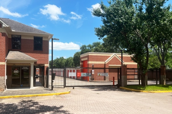 Storage Units at Public Storage - Missouri City - 1745 Dulles Ave - 1745 Dulles Ave