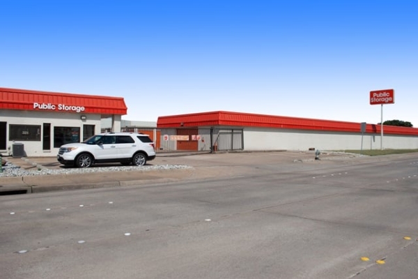 Storage Units at Public Storage - Garland - 321 East Buckingham Road - 321 East Buckingham Road