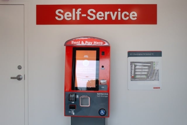 Facility photo: //images.sparefoot.com/medium/2135906991d44fc3b43.jpg