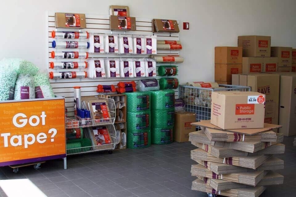 Facility photo: //images.sparefoot.com/medium/2135926957d31ab853b.jpg