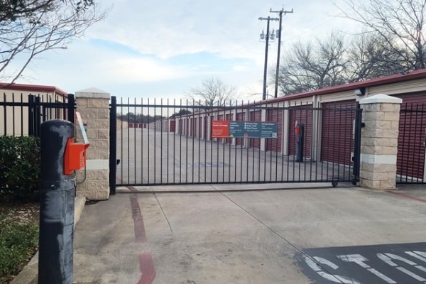 Facility photo: //images.sparefoot.com/medium/2135946877a5d9ab66a.jpg