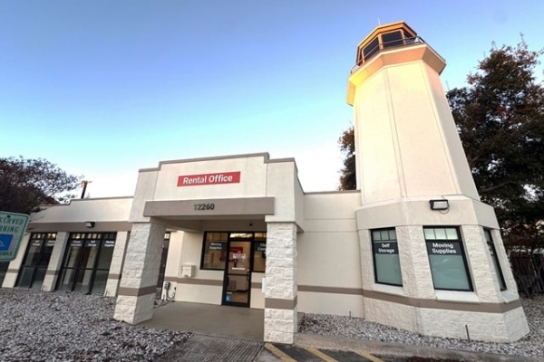 Facility photo: //images.sparefoot.com/medium/2135946957d30740f0f.jpg