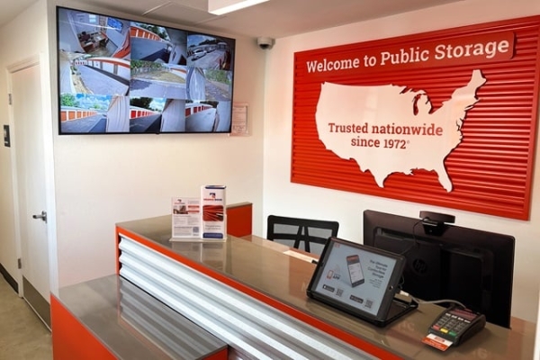 Facility photo: //images.sparefoot.com/medium/213597695d185be3b36.jpg