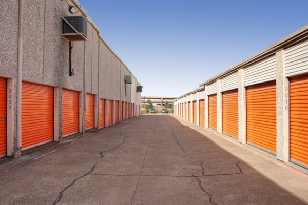 Facility photo: //images.sparefoot.com/medium/2135986884d3cbaefb2.jpg