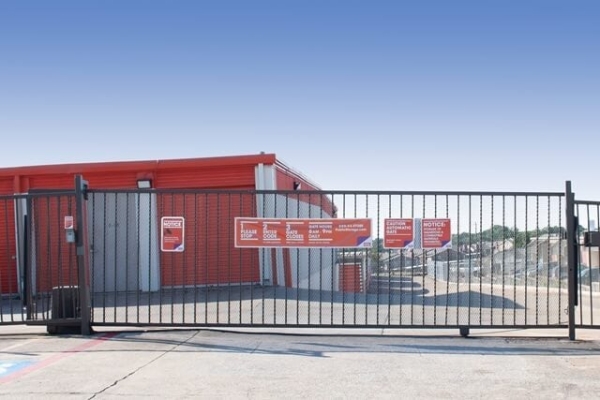 Storage Units at Public Storage - Fort Worth - 8801 West Fwy - 8801 West Fwy