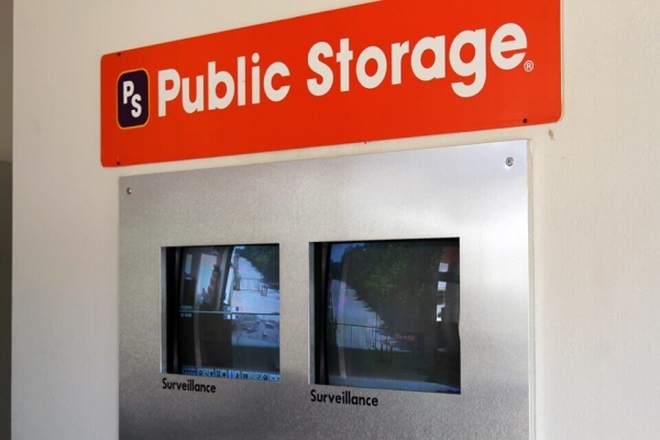 Facility photo: //images.sparefoot.com/medium/213608687b9cc952451.jpg