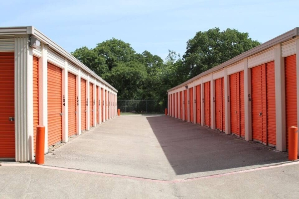 Storage Units at Public Storage - Irving - 100 N MacArthur Blvd - 100 N MacArthur Blvd