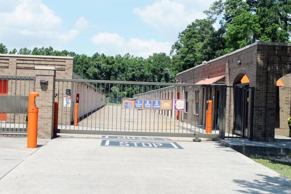 Facility photo: //images.sparefoot.com/medium/2136096878f66887498.jpg