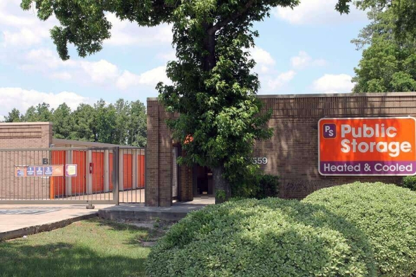 Facility photo: //images.sparefoot.com/medium/213609695e6bd71ef5b.jpg