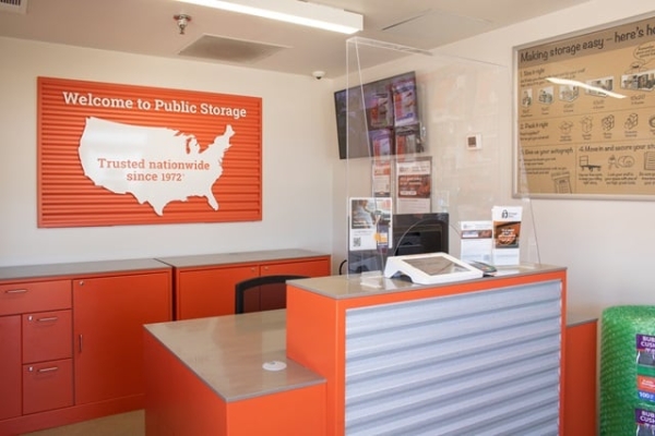 Storage Units at Public Storage - Dallas - 3550 West Mockingbird Lane - 3550 West Mockingbird Lane