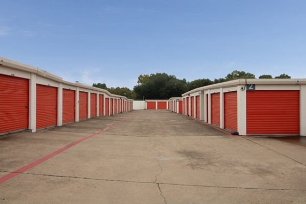 Storage Units at Public Storage - Dallas - 11216 E Northwest Hwy - 11216 E Northwest Hwy