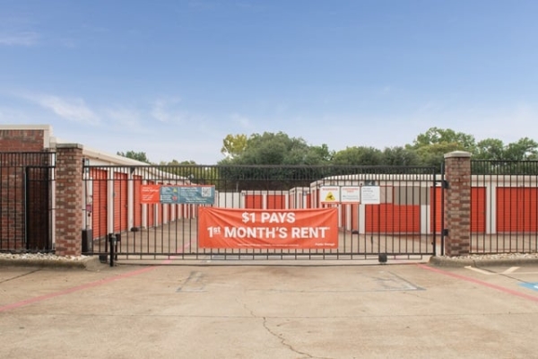 Storage Units at Public Storage - Dallas - 11216 E Northwest Hwy - 11216 E Northwest Hwy