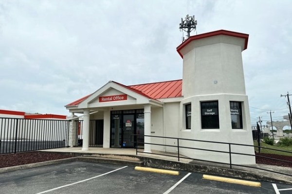 Storage Units at Public Storage - San Antonio - 10652 N Interstate Highway 35 - 10652 N Interstate Highway 35