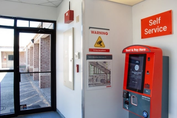 Facility photo: //images.sparefoot.com/medium/21361669723468f008e.jpg