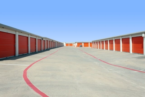 Facility photo: //images.sparefoot.com/medium/213621689de1279867c.jpg