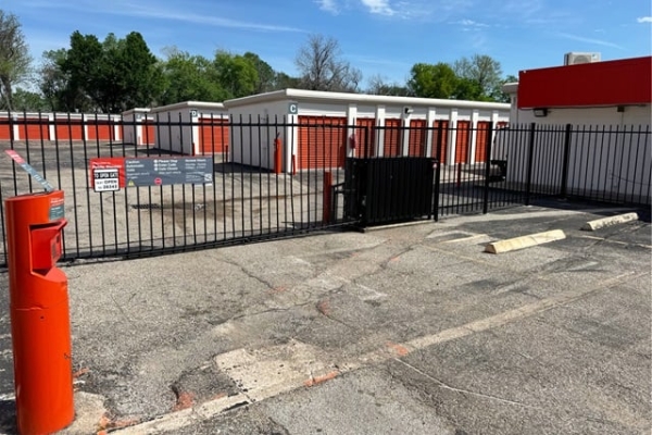 Storage Units at Public Storage - Houston - 14050 NW Freeway - 14050 Nw Freeway