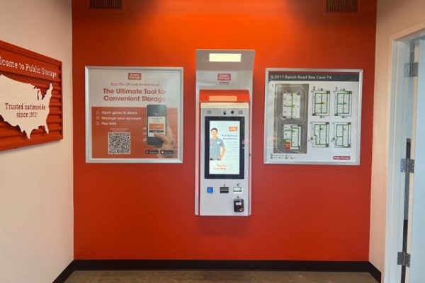 Facility photo: //images.sparefoot.com/medium/213624693c2762d36a9.jpg