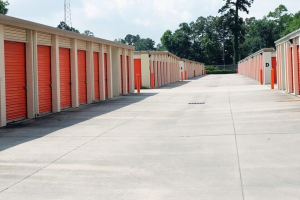 Facility photo: //images.sparefoot.com/medium/213627689b3e6d82e16.jpg