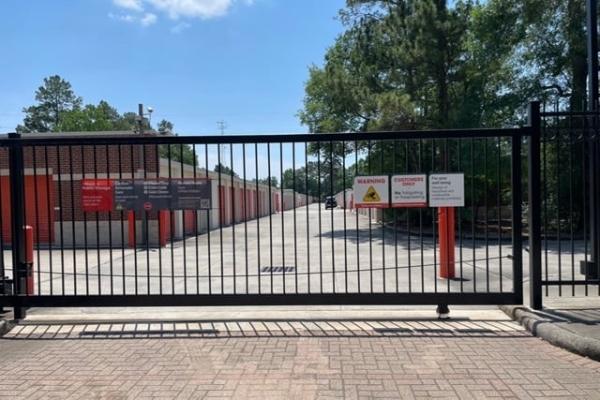 Facility photo: //images.sparefoot.com/medium/213627693c27f864411.jpg