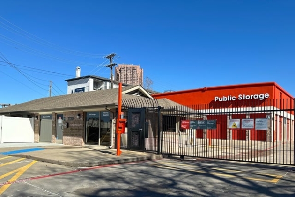 Storage Units at Public Storage - Dallas - 2320 N Central Expy - 2320 N Central Expy