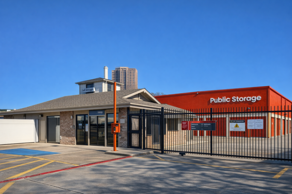 Storage Units at Public Storage - Dallas - 2320 N Central Expy - 2320 N Central Expy