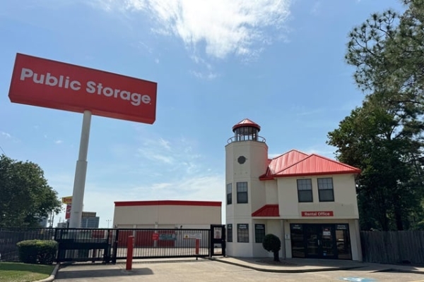 Storage Units at Public Storage - Houston - 2100 North Loop West - 2100 North Loop West