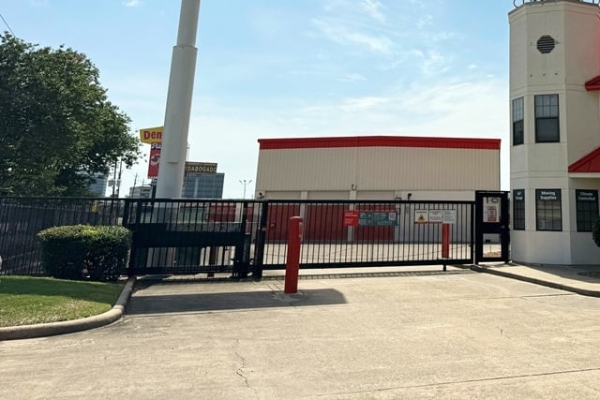 Storage Units at Public Storage - Houston - 2100 North Loop West - 2100 North Loop West