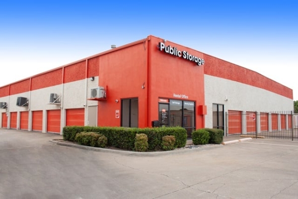 Storage Units at Public Storage - Richardson - 500 E Arapaho Road - 500 E Arapaho Road