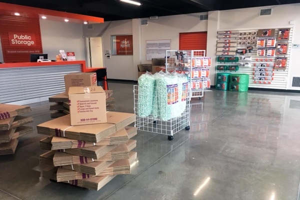 Facility photo: //images.sparefoot.com/medium/213639693c274c6954a.jpg