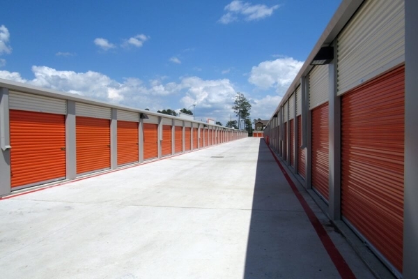 Facility photo: //images.sparefoot.com/medium/213646687b9cde63ba8.jpg