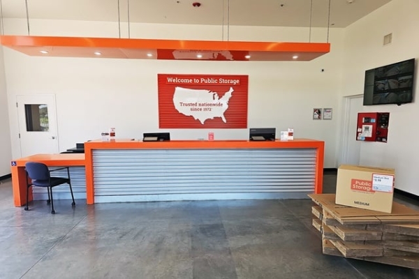 Facility photo: //images.sparefoot.com/medium/213646687b9cdf5435d.jpg