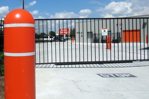 Facility photo: //images.sparefoot.com/medium/213646687b9ce0217bc.jpg
