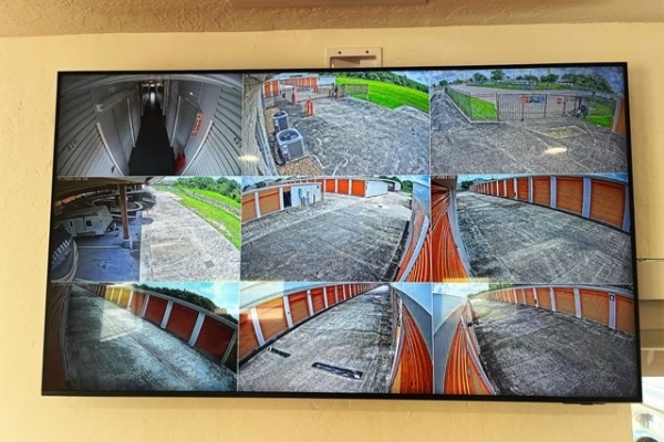 Facility photo: //images.sparefoot.com/medium/213648693c280d94464.jpg