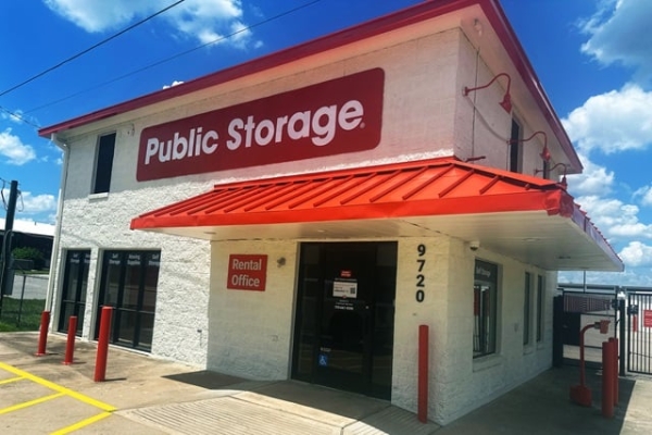 Facility photo: //images.sparefoot.com/medium/213653687ceaff0e3ee.jpg
