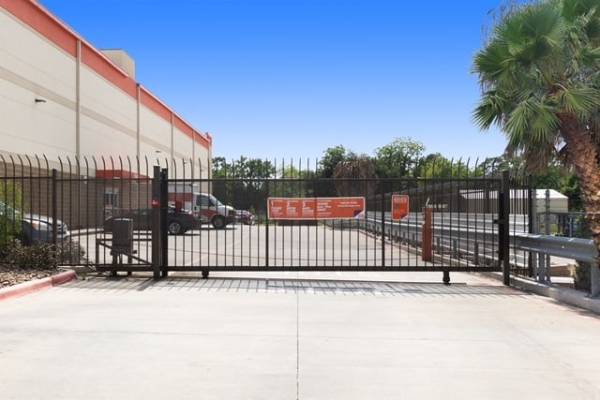 Storage Units at Public Storage - Houston - 9811 North Freeway - 9811 North Freeway