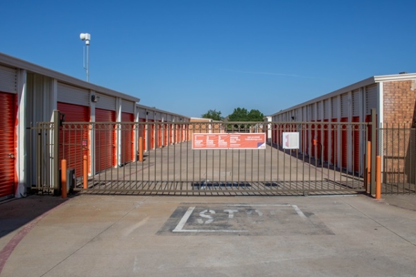 Storage Units at Public Storage - Carrollton - 4101 N Josey Lane - 4101 N Josey Lane