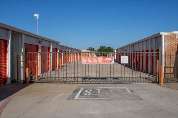 Facility photo: //images.sparefoot.com/medium/2136596a1d8c7269977.jpg