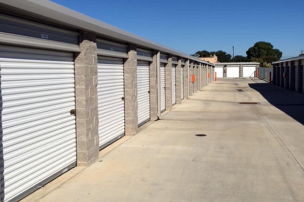 Facility photo: //images.sparefoot.com/medium/213667688cbd51122bf.jpg