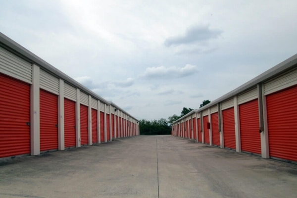 Facility photo: //images.sparefoot.com/medium/213669687e3d4bcf35b.jpg