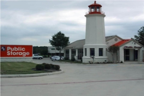 Facility photo: //images.sparefoot.com/medium/21366969f5fa942c13f.jpg