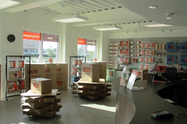 Facility photo: //images.sparefoot.com/medium/213672693c26cabfac9.jpg