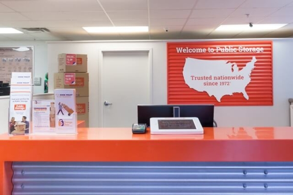 Facility photo: //images.sparefoot.com/medium/213678690a0a85aa18a.jpg