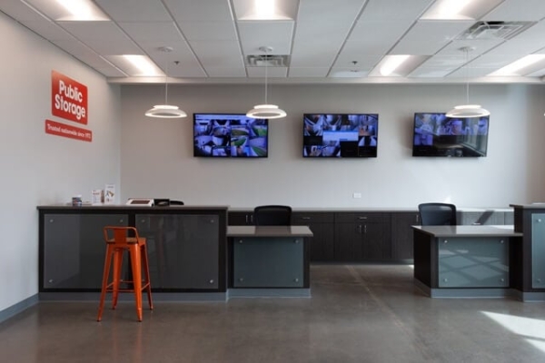 Facility photo: //images.sparefoot.com/medium/213681688f60c05cd55.jpg